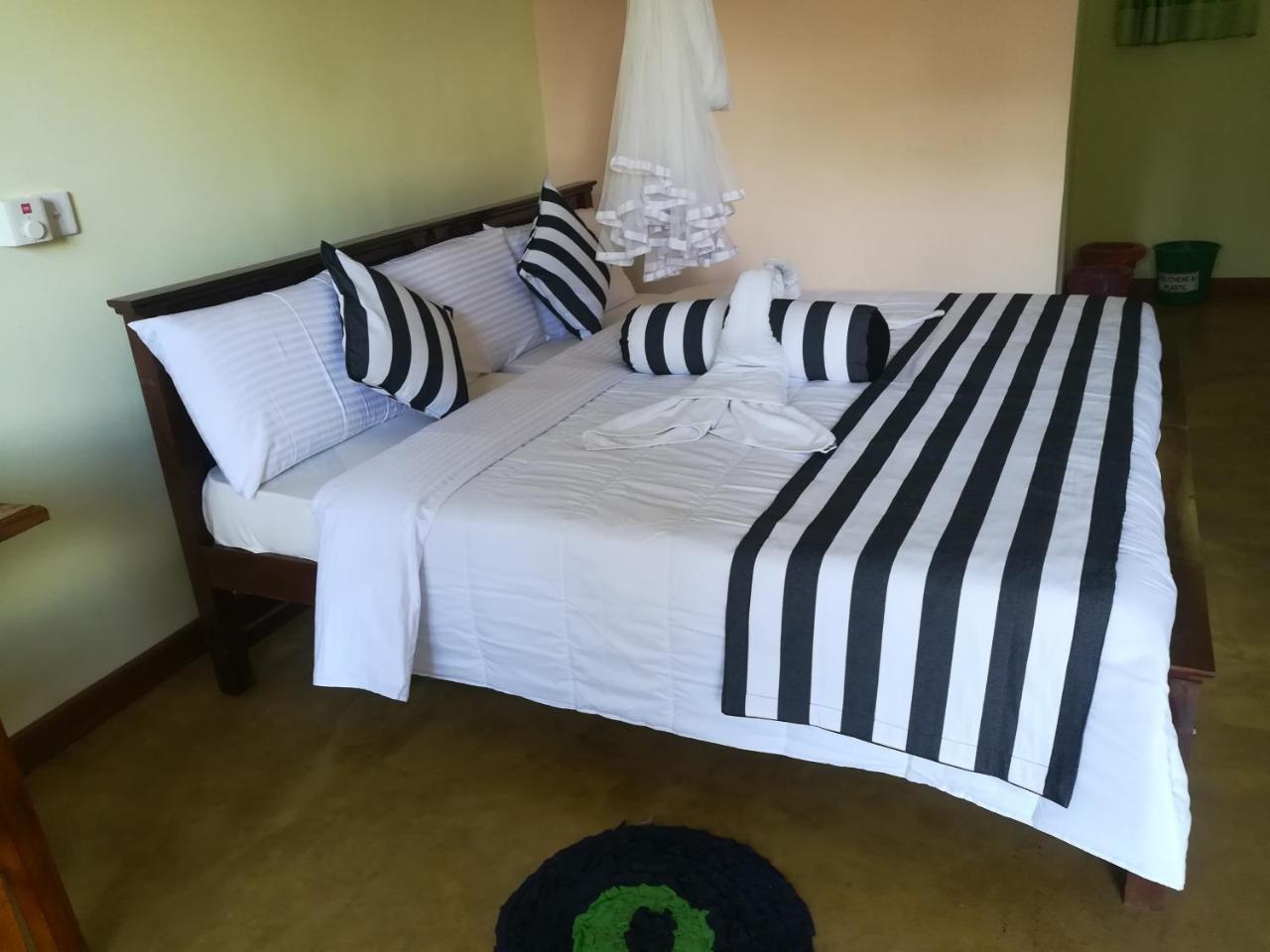Dinaro Guest Hotel Ella Quarto foto